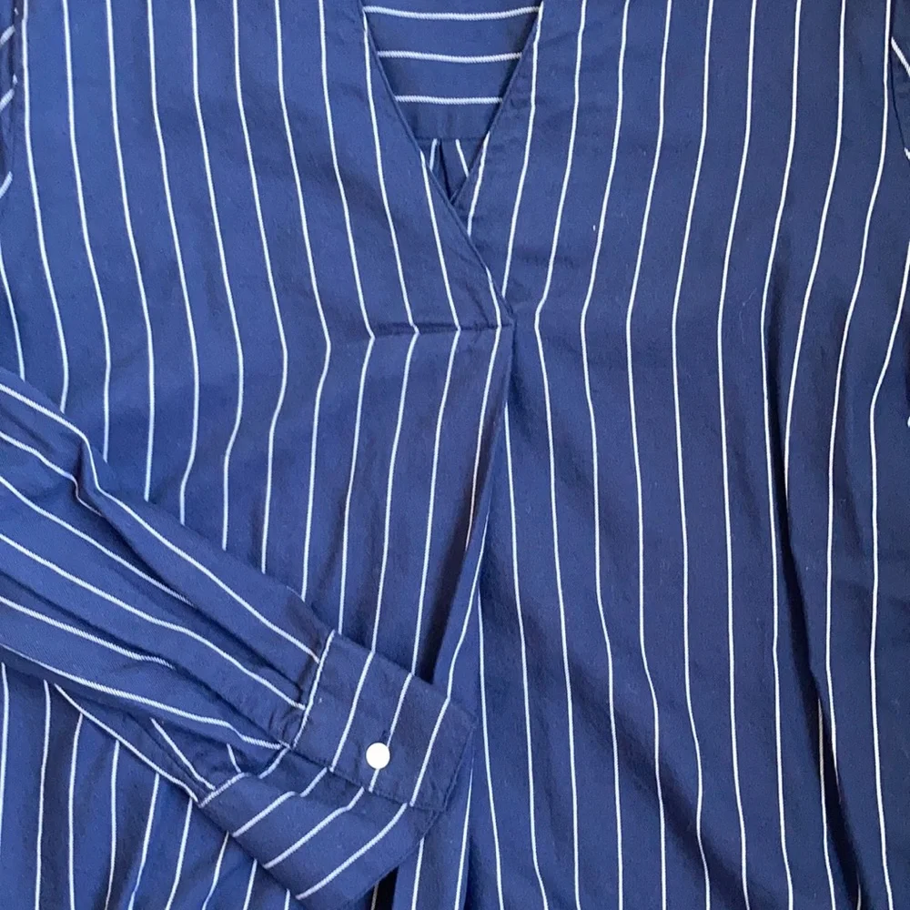 Blouse - Picture 2 of 3